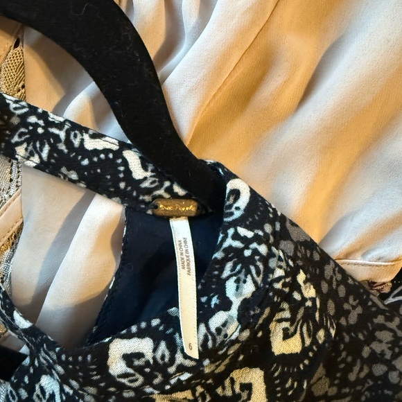 FREE PEOPLE - SZ 6- Patterned Long Sleeve Dress - Picture 3 of 5